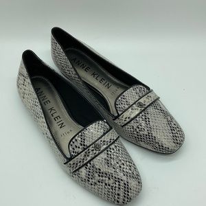 Anne Klein Snakeskin Flats Women’s Size 8.5
